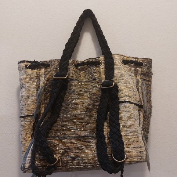 American & Beyond Shoulder Handbag - Picture 3 of 13